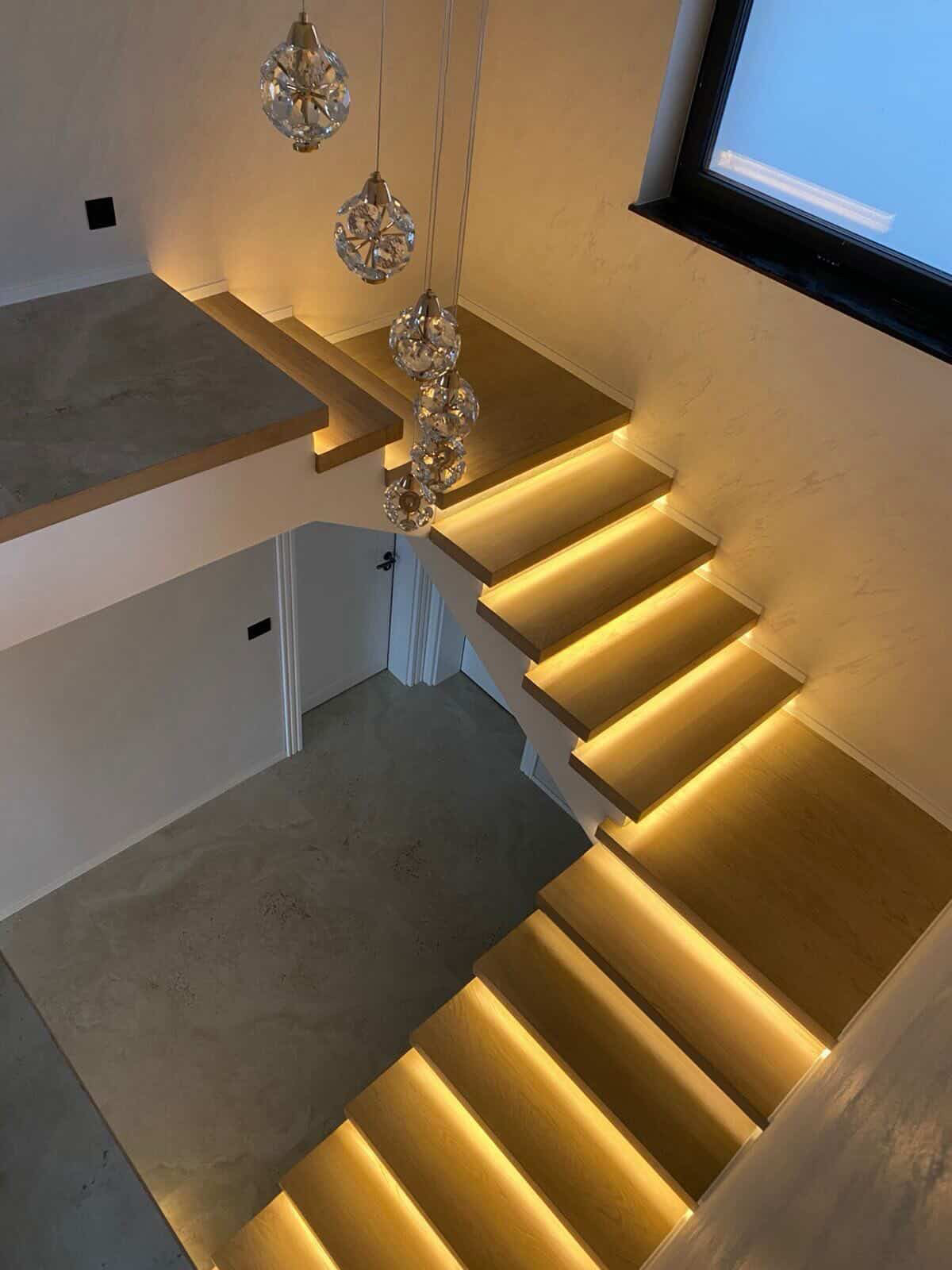 Escalier LED · Suspensions cristal